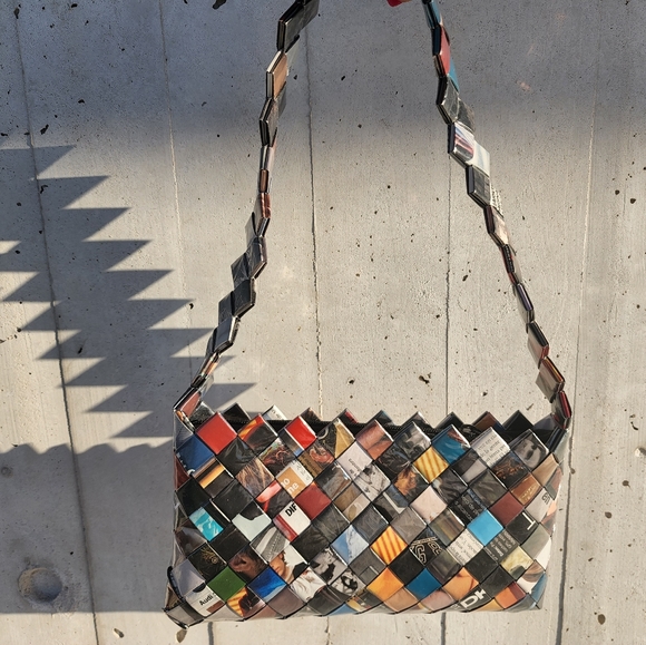 Recycle upcycle high end magazine should bag purse - Picture 4 of 8